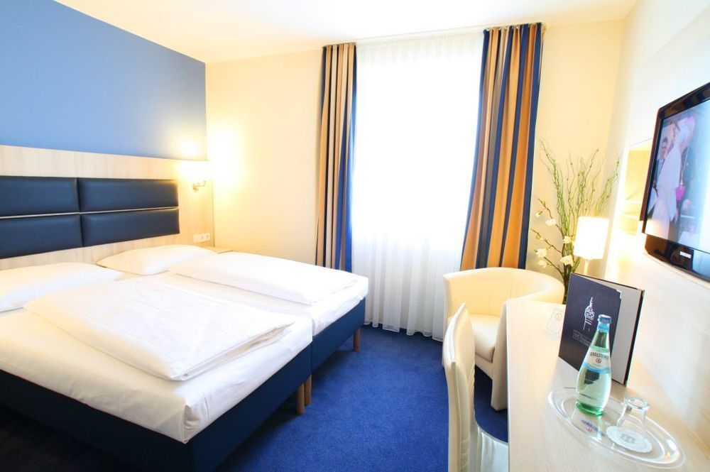 Hotel Roedelheimer Hof - Am Wasserturm Франкфурт-на-Майні Екстер'єр фото