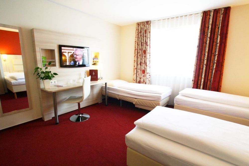 Hotel Roedelheimer Hof - Am Wasserturm Франкфурт-на-Майні Екстер'єр фото